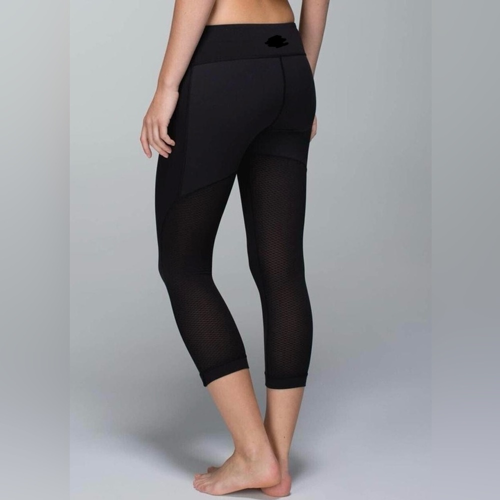 Lululemon Crop Leggings Size 4 Black With Mesh Accents